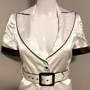 Women’s BeBe short sleeve suit jacket w/ belt.